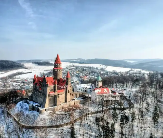Castles, Chateaux & Caves