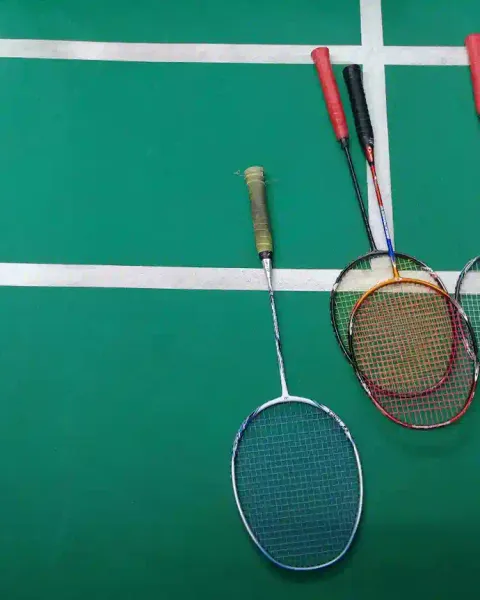 Tenis, squash a badminton