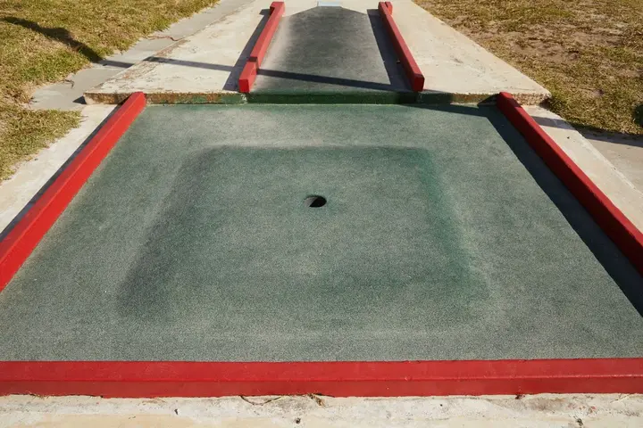 Adventure golf